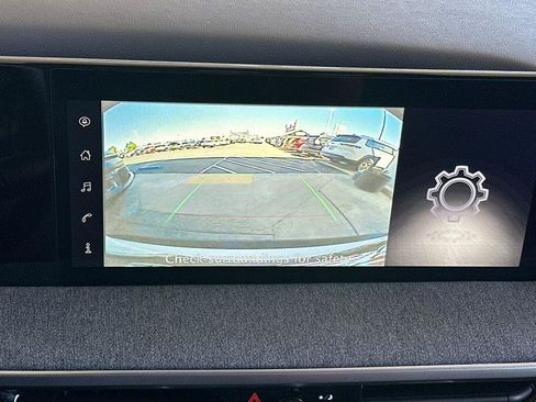 Used 2025 Nissan Kicks SV AWD/4WD image 19