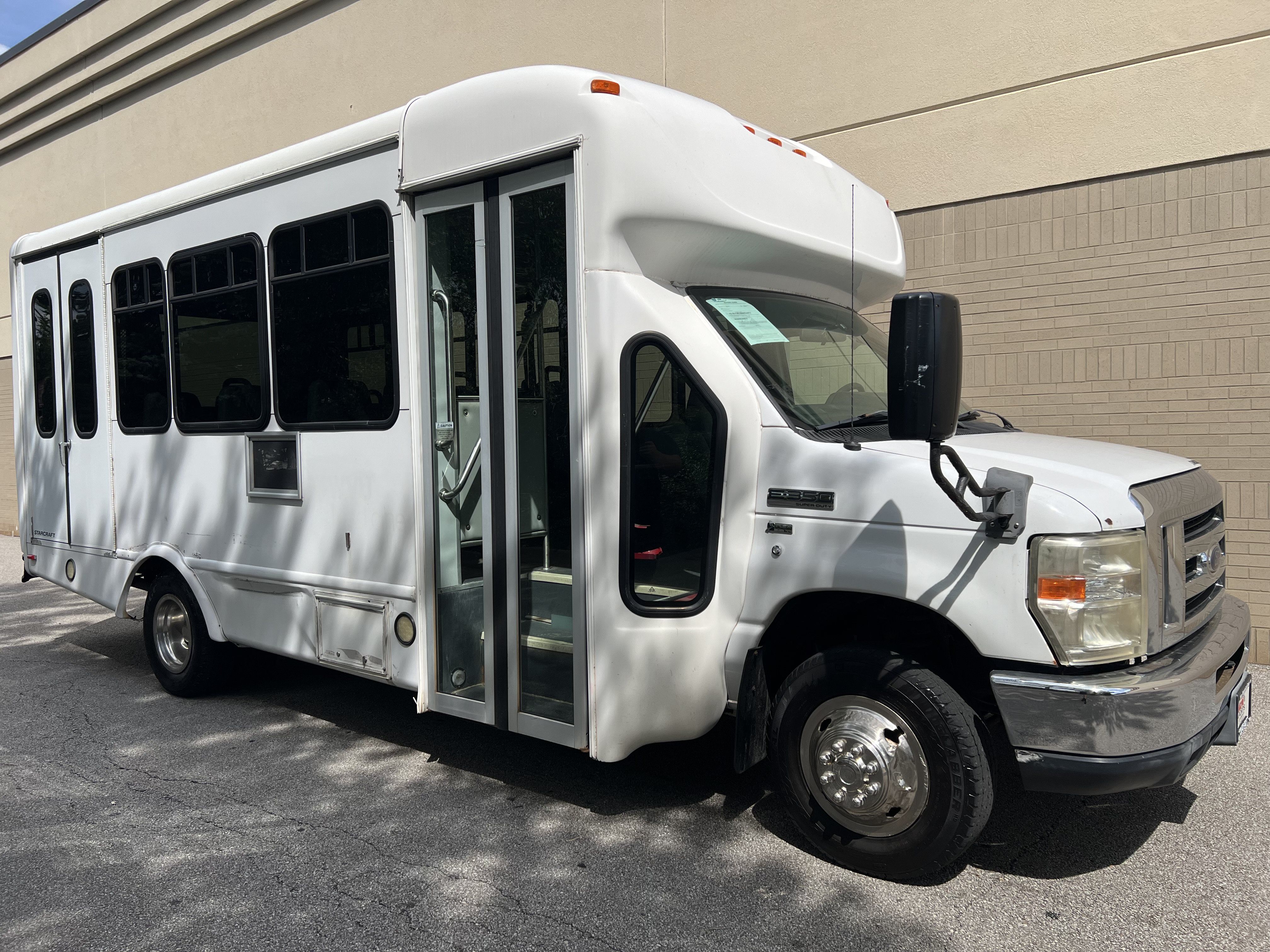 Used 2013 Ford E-350 and Econoline 350 Super Duty w/ Shuttle Bus Prep Pkg RWD image 10