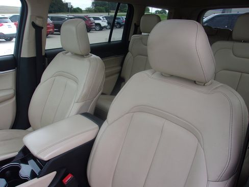 Used 2022 Jeep Grand Cherokee L Limited AWD/4WD image 14