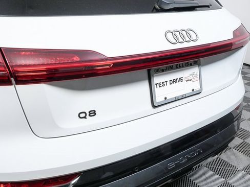 Used 2024 Audi Q8 e-tron Premium Plus image 35