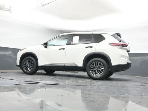 Used 2024 Nissan Rogue S image 27