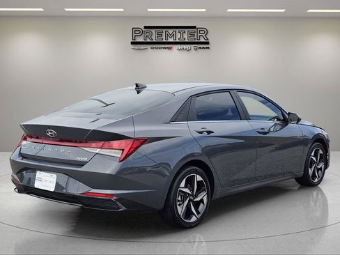 Used 2023 Hyundai Elantra Limited w/ Preferred Accessory Package image 8