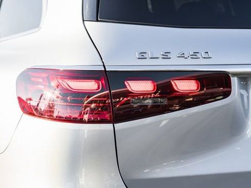 Certified 2025 Mercedes-Benz GLS 450 4MATIC image 8