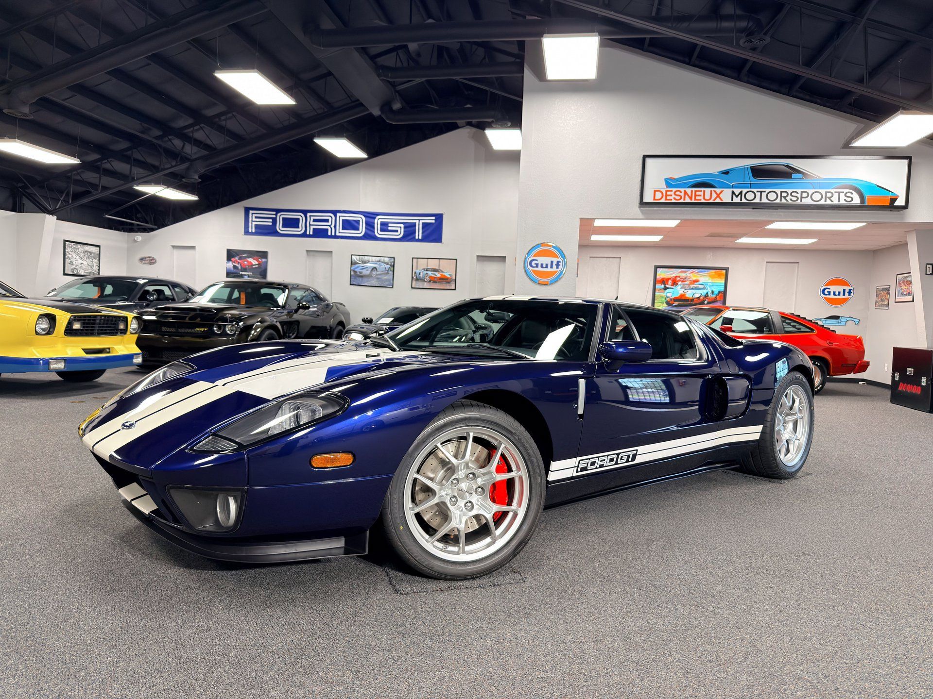 Used 2006 Ford GT RWD image 30