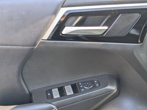 Used 2023 Mitsubishi Outlander SE image 15