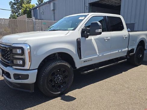 Used 2025 Ford F350 Lariat w/ Lariat Ultimate Package AWD/4WD image 3