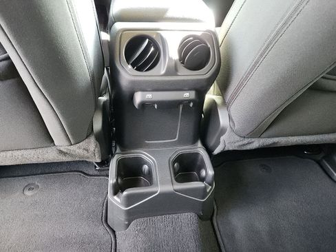 Used 2021 Jeep Wrangler Unlimited Willys image 12