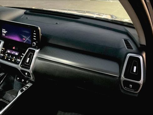 Certified 2023 Kia Sorento SX image 21