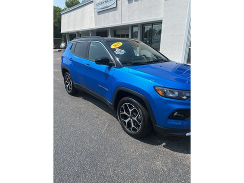 Used 2025 Jeep Compass Limited w/ Sun & Sound Group AWD/4WD image 17