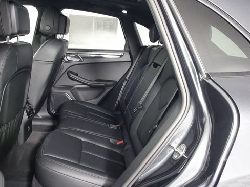 Certified 2026 Porsche Macan AWD/4WD image 33