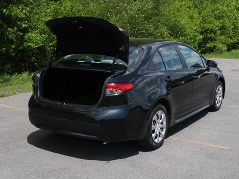 Used 2022 Toyota Corolla LE w/ Carpet Mat Package (TMS) FWD image 7