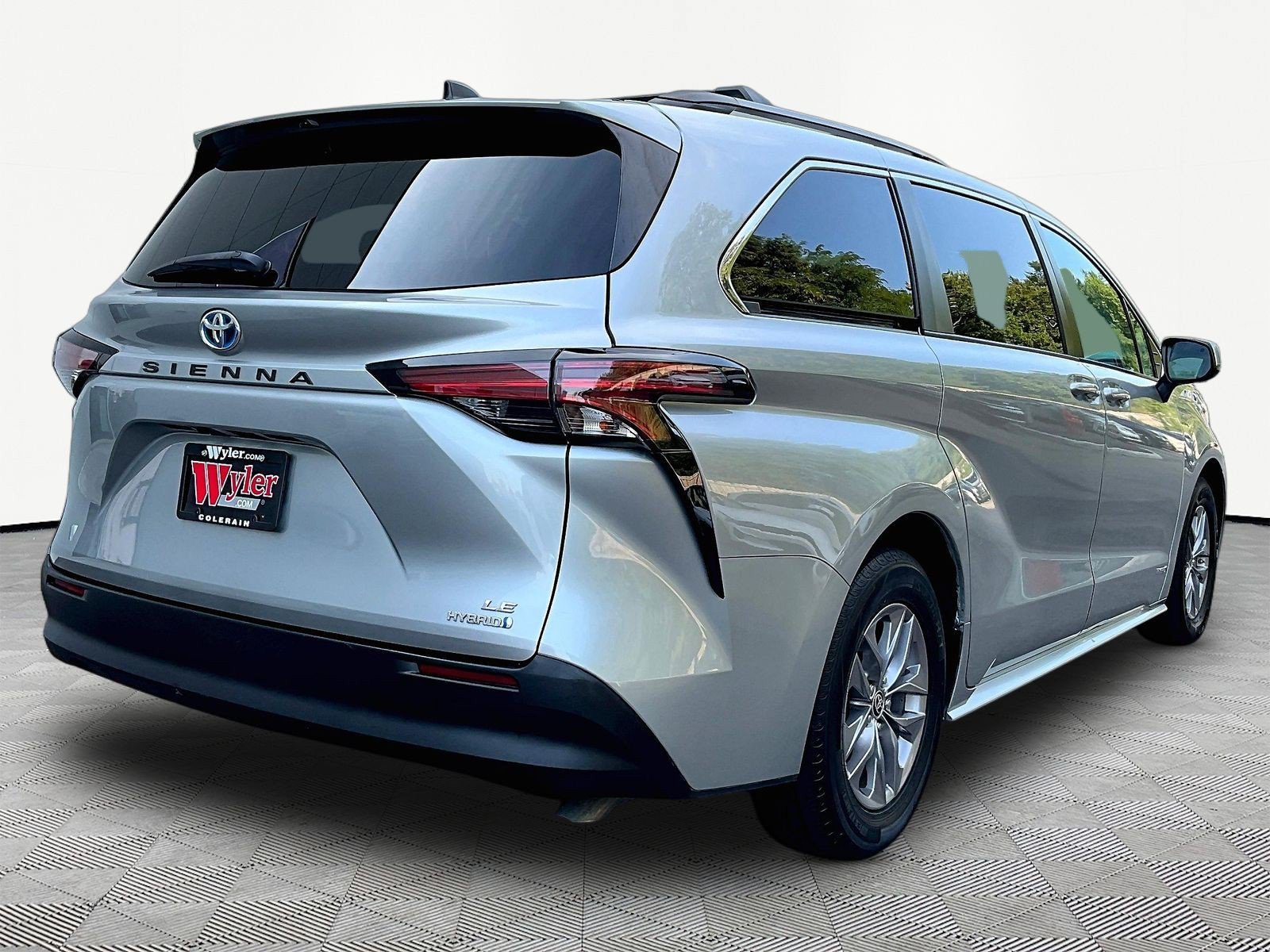 Used 2021 Toyota Sienna LE FWD image 6