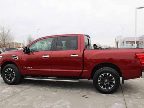 Used 2017 Nissan Titan SV image 4