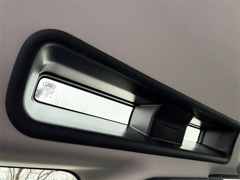 Used 2020 Land Rover Defender 110 HSE image 22