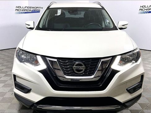 Used 2020 Nissan Rogue SV image 2