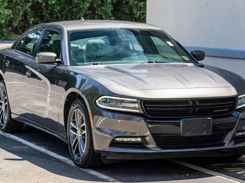Used 2019 Dodge Charger SXT AWD/4WD image 10