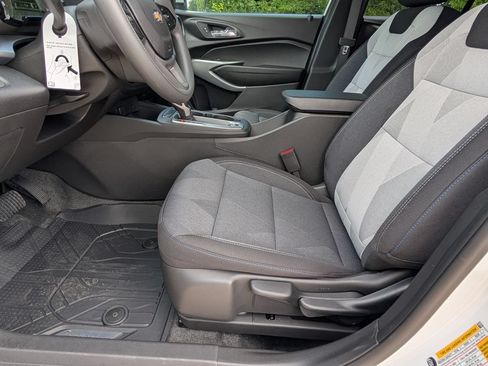New 2026 Chevrolet Trax LS w/ LS Convenience Package FWD image 9