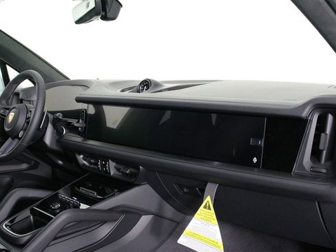 New 2026 Porsche Cayenne GTS image 15