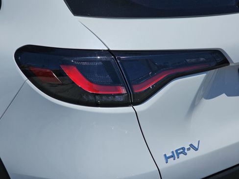 Used 2023 Honda HR-V LX image 33