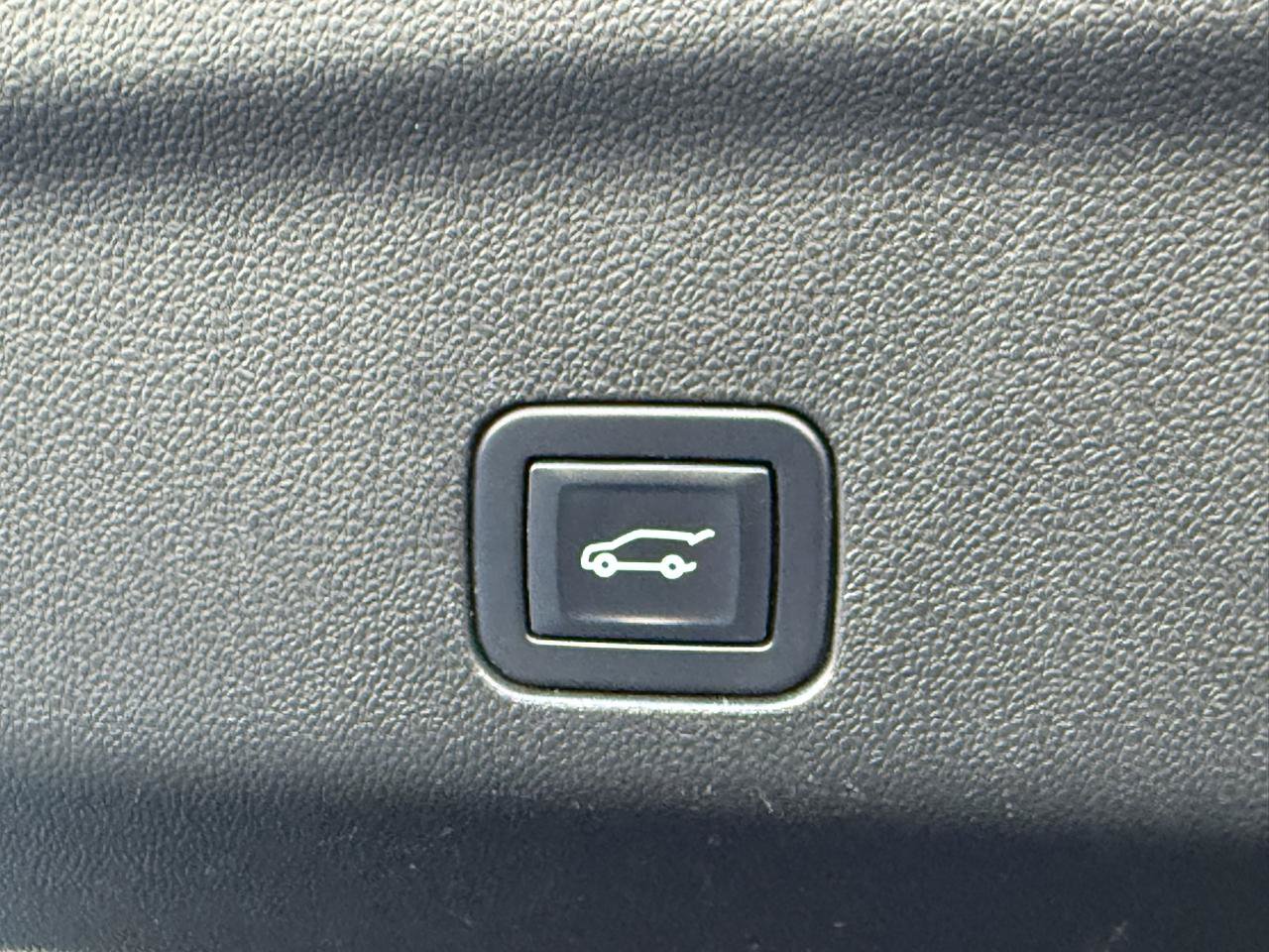 Used 2022 Chevrolet Suburban Premier AWD/4WD image 13