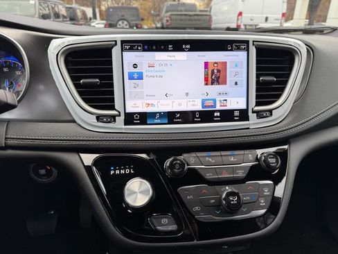 New 2026 Chrysler Pacifica Select image 17