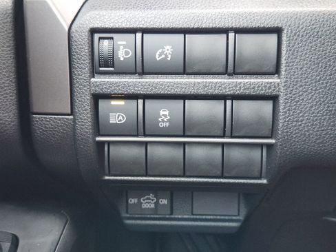 Used 2025 Toyota Tacoma TRD Sport AWD/4WD image 23