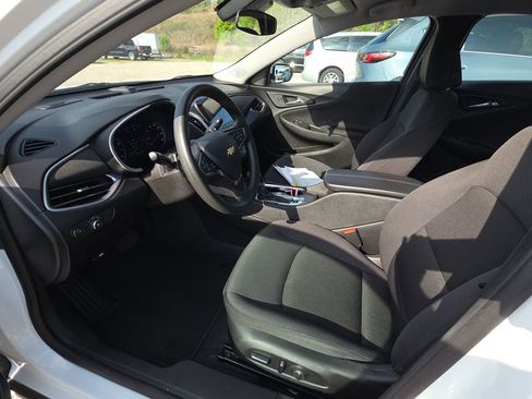 Used 2025 Chevrolet Malibu LT image 8