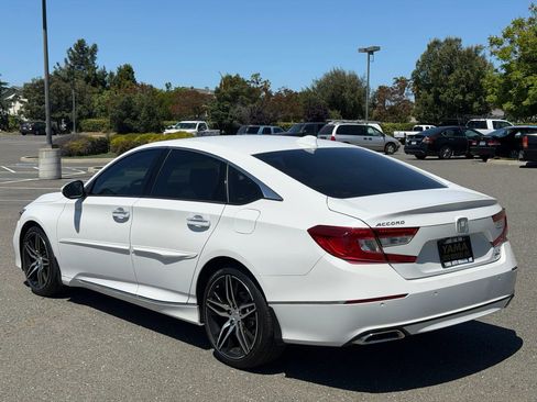 Used 2021 Honda Accord Touring image 3