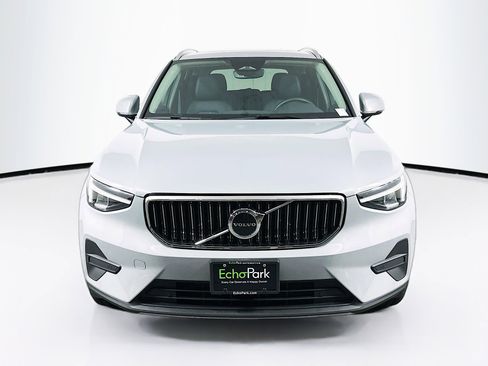 Used 2025 Volvo XC40 B5 Core image 2
