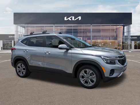 Certified 2024 Kia Seltos S FWD image 1