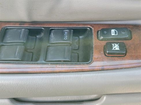 Used 2004 Toyota Avalon image 16