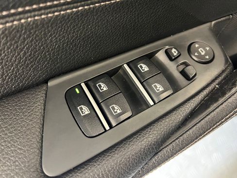 Used 2019 BMW 530e w/ Convenience Package image 25