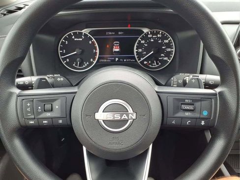 Used 2024 Nissan Rogue SV FWD image 15