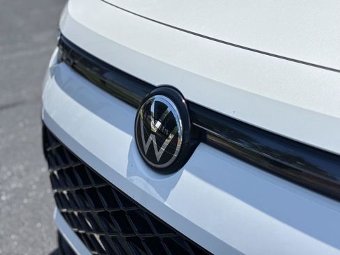 Used 2025 Volkswagen Tiguan SE R-Line AWD/4WD image 2