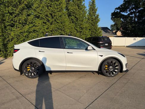 Used 2024 Tesla Model Y Performance AWD/4WD image 12