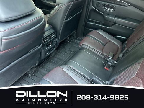 Used 2025 Honda Pilot Black Edition image 15