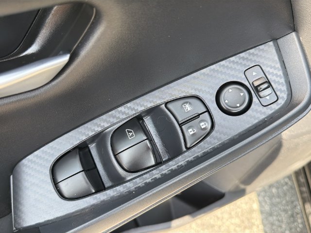 Used 2025 Nissan Sentra SV w/ Trunk Package FWD image 31