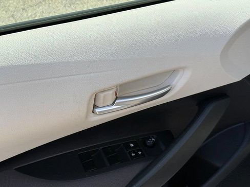 Used 2020 Toyota Corolla LE FWD image 18