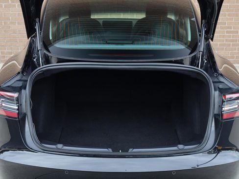 Used 2018 Tesla Model 3 Long Range RWD image 11