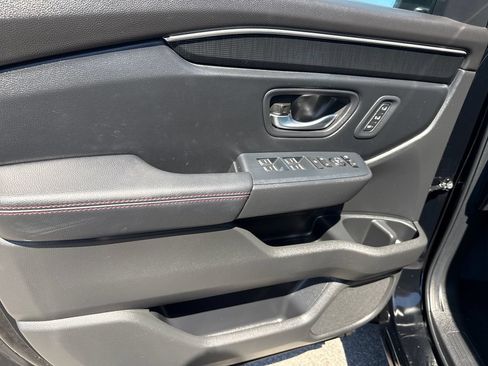 Certified 2025 Honda Pilot Black Edition image 9