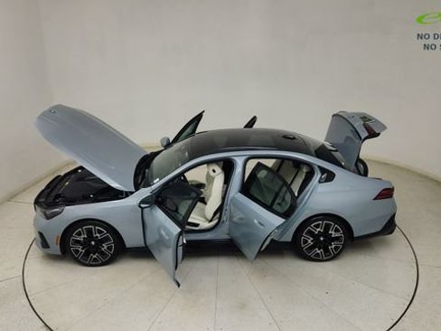 Used 2026 BMW i5 eDrive40 w/ M Sport Package RWD image 32