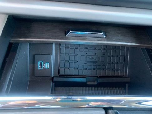 Used 2024 Ford Expedition Limited image 18