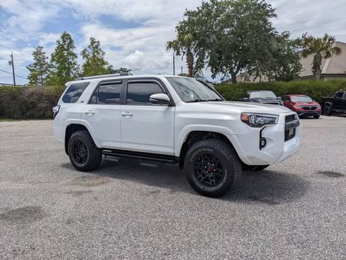 Used 2022 Toyota 4Runner SR5 Premium RWD image 2