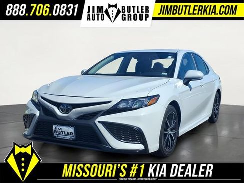 Used 2023 Toyota Camry SE FWD image 1