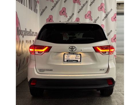 Used 2019 Toyota Highlander XLE image 11