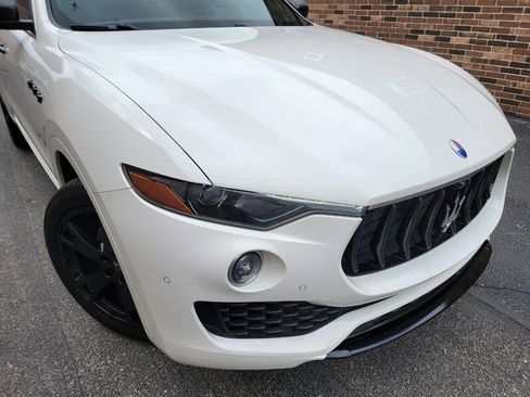 Used 2017 Maserati Levante AWD/4WD image 34