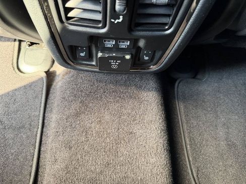 Used 2018 Dodge Durango SRT w/ Technology Group AWD/4WD image 27