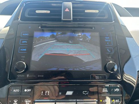 Used 2017 Toyota Prius Prime Premium image 16