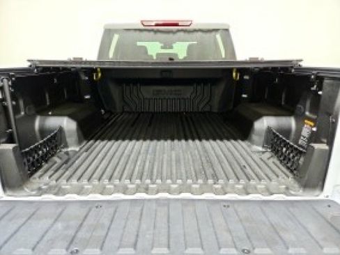 Used 2023 GMC Sierra 1500 SLT image 29