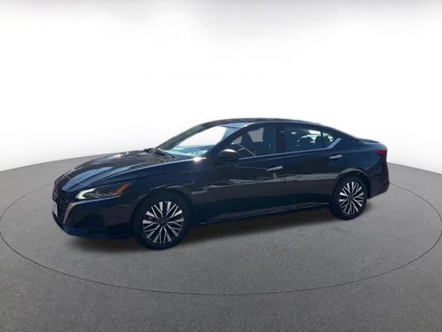 Used 2025 Nissan Altima 2.5 SV image 8